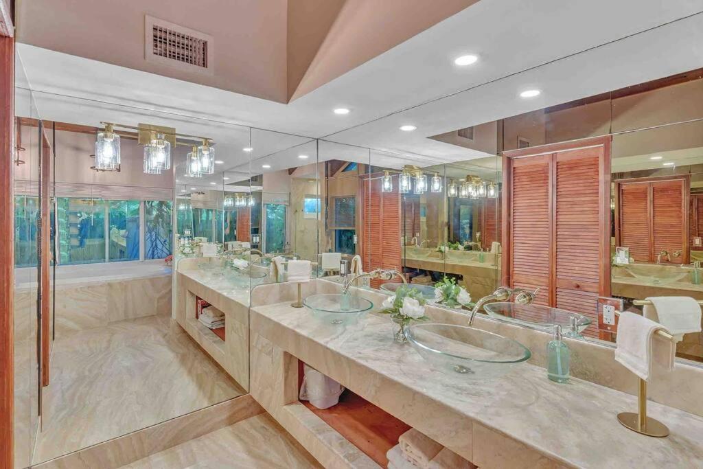 Rare Hidden Getaway Heated Pool 1.5 Acres! Sleeps 16 Villa Fort Lauderdale Exterior photo