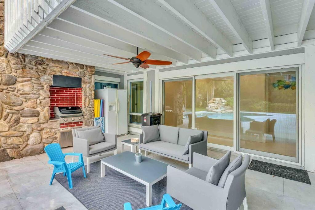 Rare Hidden Getaway Heated Pool 1.5 Acres! Sleeps 16 Villa Fort Lauderdale Exterior photo